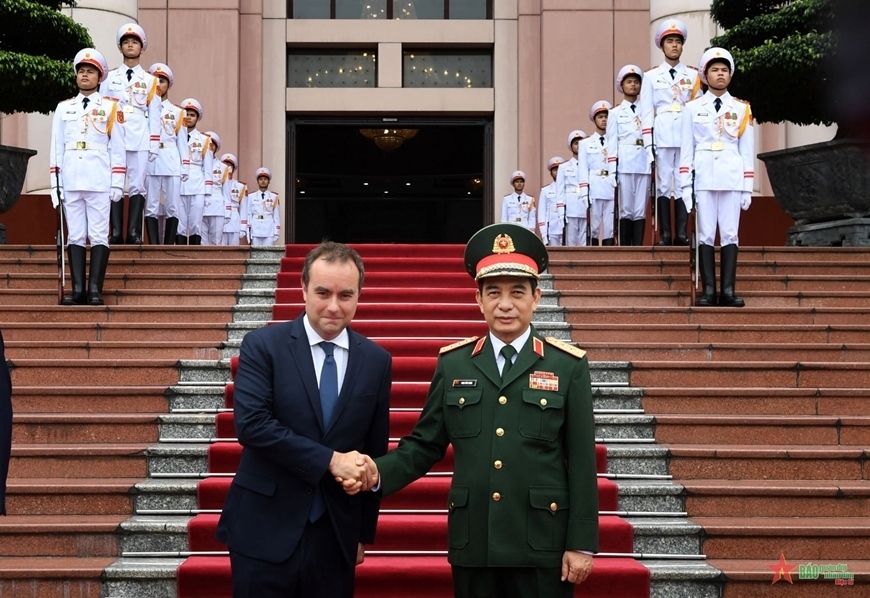 Vietnam, France look to stronger defence cooperation